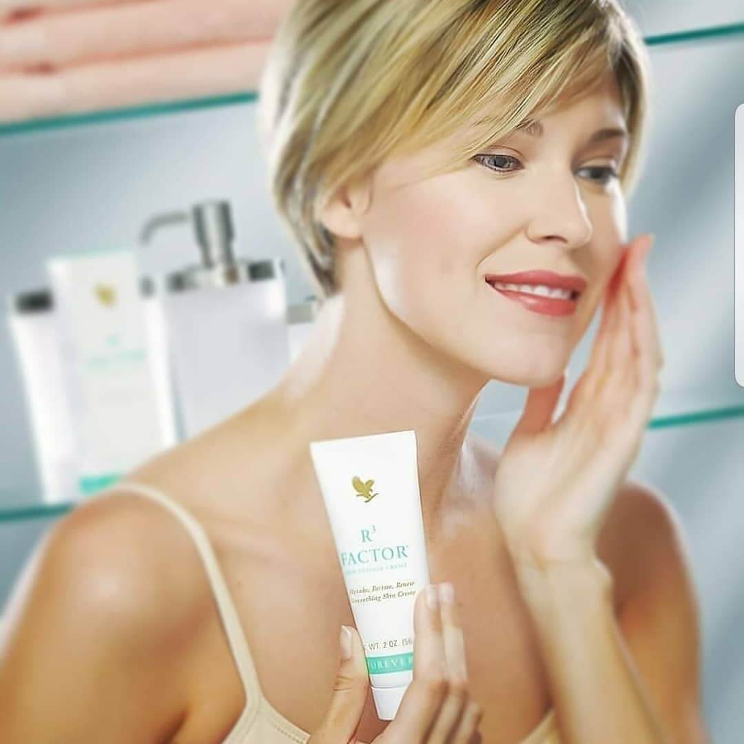 کرم آرتری فاکتور فوراور حاوی کلاژن برای جوانسازی و ترمیم پوست